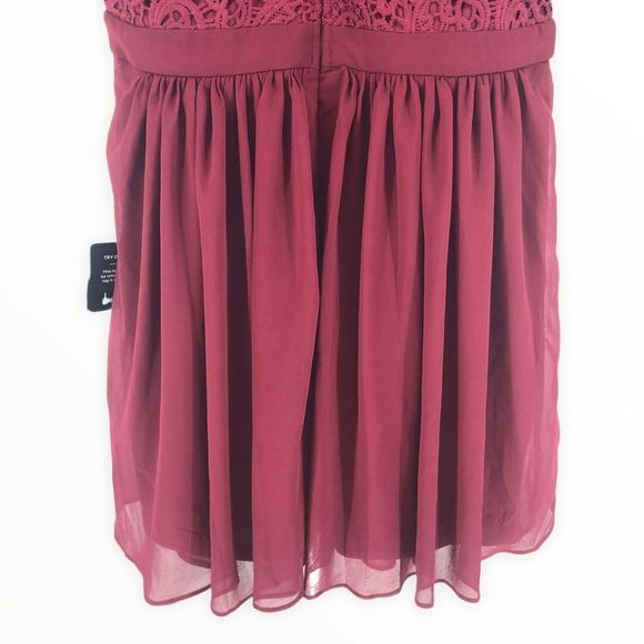 Lulu’s Angel in Disguise Burgundy Lace Skater Dress Short Sleeves size Large NWT - Picture 8 of 15